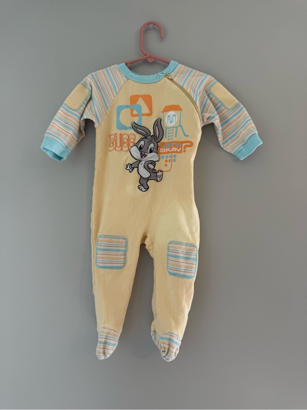Warner Bros. Looney Tunes Yellow & Light Blue Bugs Bunny Sleeper